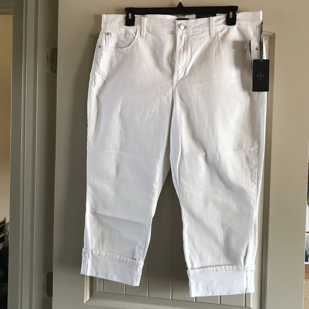 NYDJ White Capris NWT